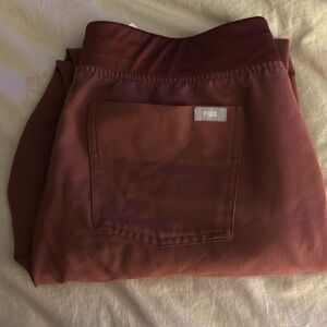 Figs. Size M. Joggers. Reg. Length.